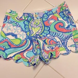 Lilly Pulitzer Discontinued Scalloped Buttercup shorts, Size 0.